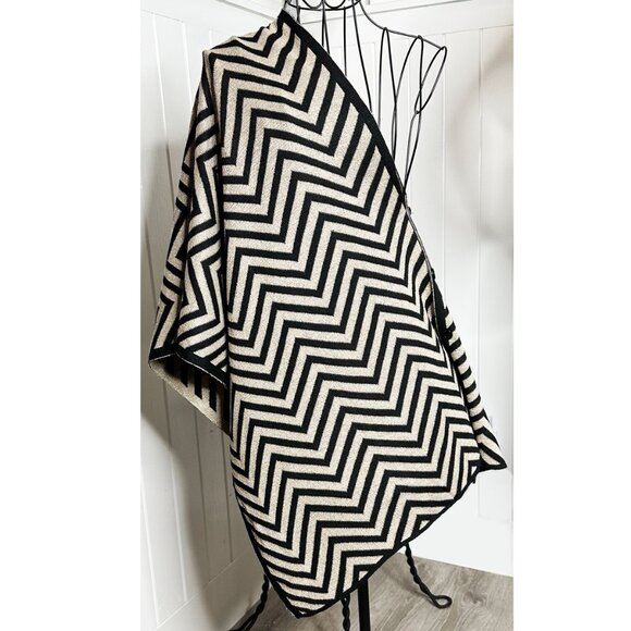 NEW CARDISHAWL Gold/Black SCARF WRAP METALLIC chevron stripe - Picture 3 of 10
